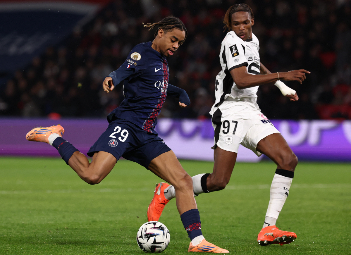 [오피셜]"민재형, 저도 첼시 안 가요" 프랑스 미래 센터백 제레미 자케…