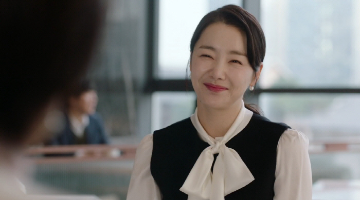 [SC리뷰] 소이현, 역시 미인대회 출신은 다르네…완벽 싱크로율 캐릭터 만났다('사랑을 처방해 드립니다')