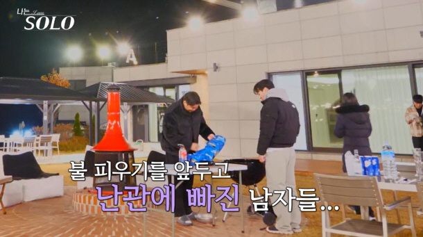 "비주얼은 '아이유 닮은꼴'인데"…영자, 숯불도 혼자 피우는'극강 테토女'→男출연자들 "멋있다" 심쿵(나솔)