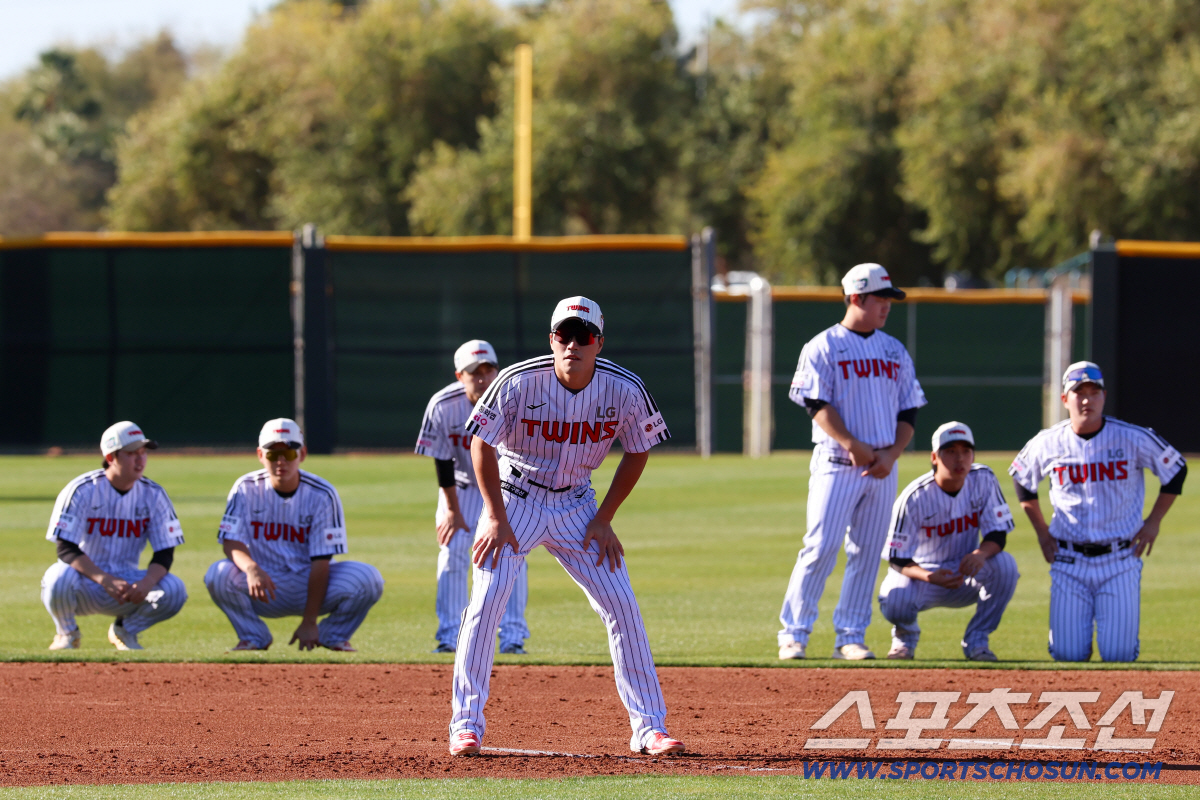타격 잘한다던 2라운더 유망주. 이젠 내야,1루,외야 글러브 챙겼다, 제…