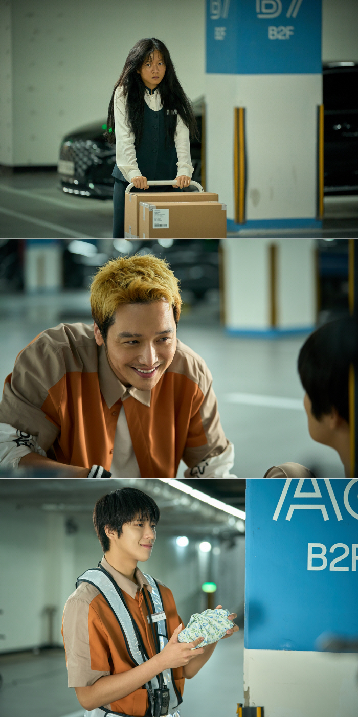 부스스한 폭탄 머리에 까무잡잡 민낯 얼굴까지..'파반느' 고아성 맞아?