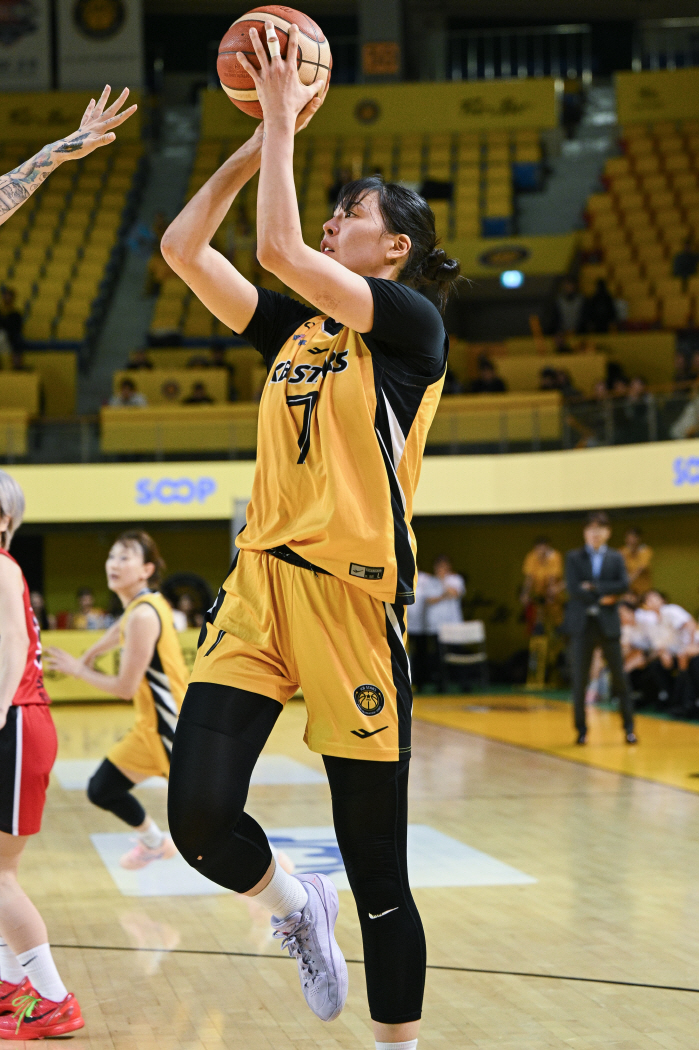 박지수 유럽무대 복귀 후 첫 라운드 MVP. 정현 생애 첫 MIP