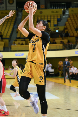 박지수 유럽무대 복귀 후 첫 라운드 MVP. 정현 생애 첫 MIP