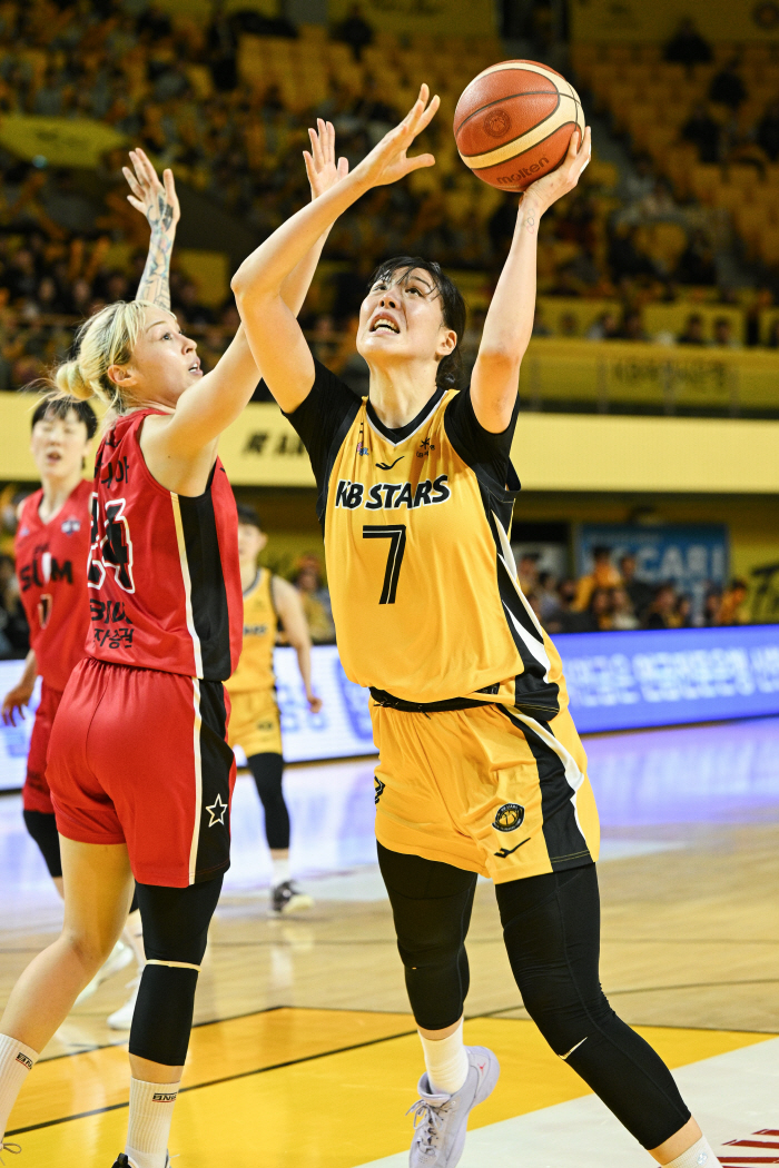 박지수가 돌아오자, 위용 되찾은 KB스타즈. 이제 하나은행과의 본격 선두 싸움 시작됐다