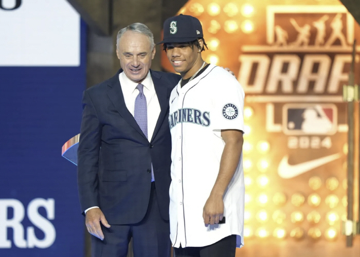 STL→SF 이정후 동료될 뻔했다가 급 우회전! GG 2루수 시애틀로, 삼각 트레이드 5명 집단 이주