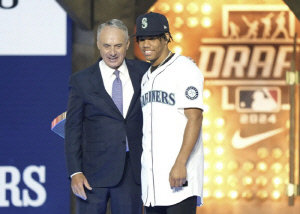 STL→SF 이정후 동료될 뻔했다가 급 우회전! GG 2루수 시애틀로, 삼각 트레이드 5명 집단 이주