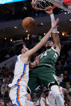 뉴욕(아데토쿤보)↔포틀랜드(타운스)↔밀워키(신인드래프트 5장). 뉴욕 닉스의 야심작→블록버스터 3각 트레이드 충격적 실체