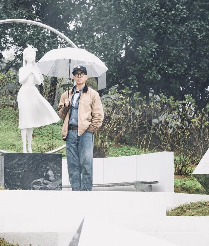 구준엽, ♥故 서희원 비석에 눈물의 입맞춤..야윈 모습 ‘먹먹’