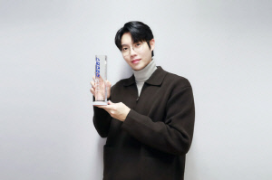 [청룡랭킹 하반기 결산] 손태진, 최고의 남자가수 트로피는 손샤인 덕분!