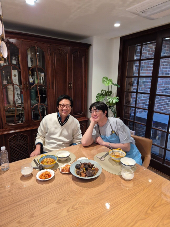 사라진 배우 박신양의 '반전 근황'…성시경이 만난 건 '화가 박신양'