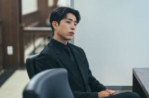 미성년자 성폭행 국민배우, 이찬형이었다..'아너' 속 주먹 부르는 열연