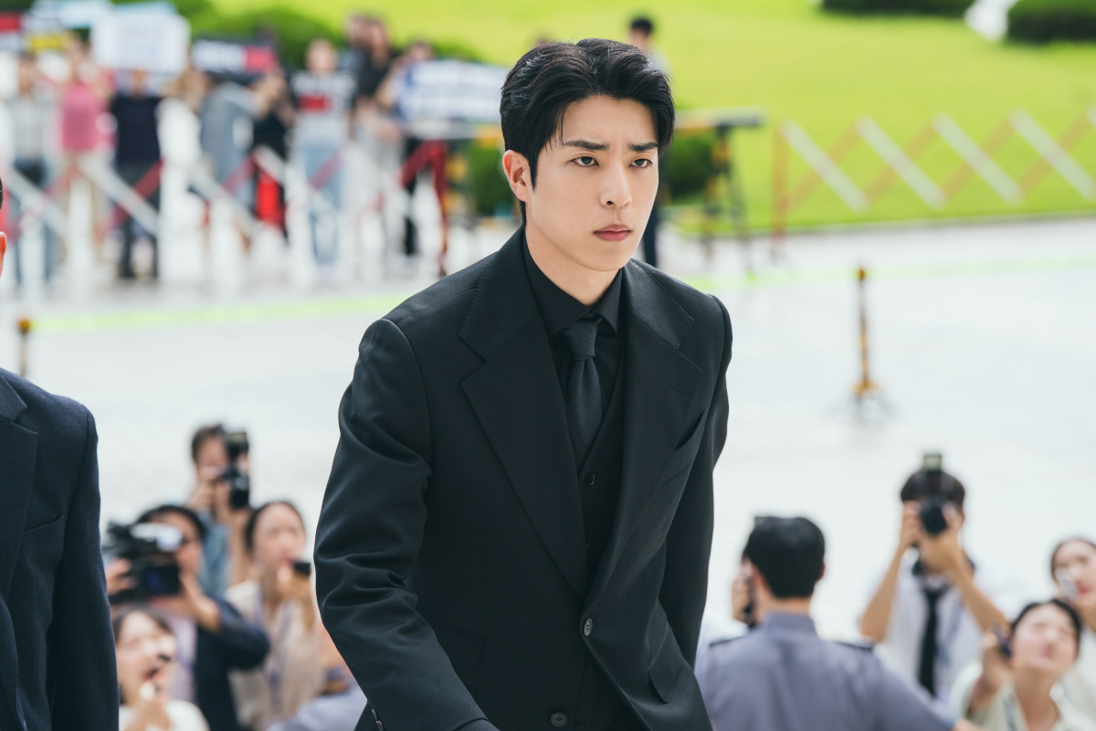 미성년자 성폭행 국민배우, 이찬형이었다..'아너' 속 주먹 부르는 열연