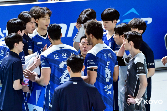 "이 방법 저 방법 써도" 사령탑 한숨…5연패 최하위, 반전 카드 보이지 않아 더 답답하다