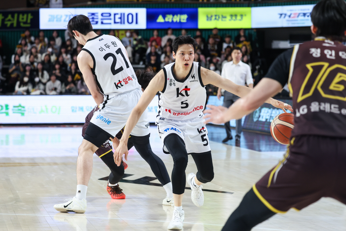 [KBL리뷰] 타마요 빠진 LG, '부상병동' KT 잡고 연승모드…양준석…