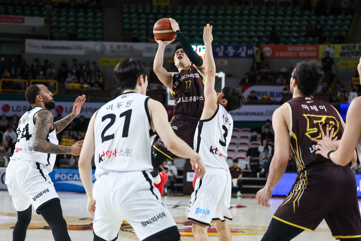 [KBL리뷰] 타마요 빠진 LG, '부상병동' KT 잡고 연승모드…양준석…