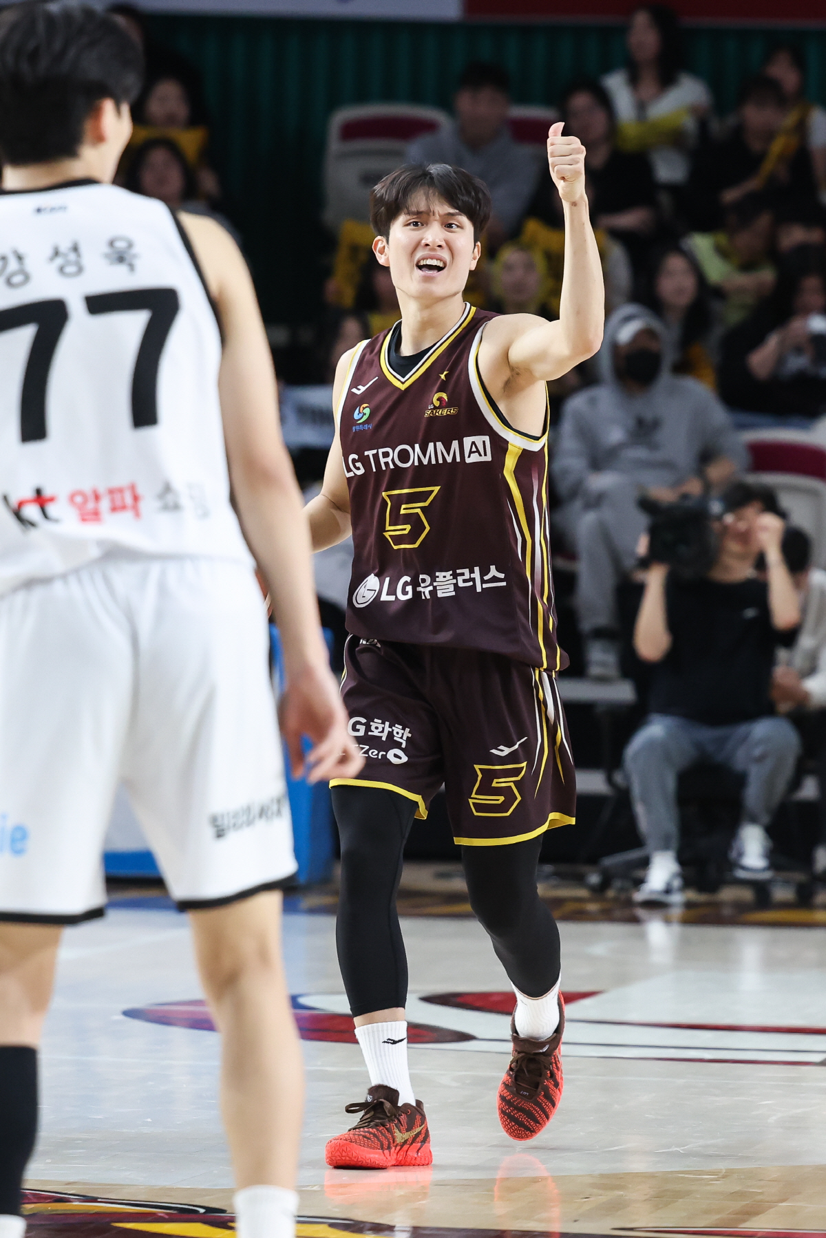 [KBL리뷰] 타마요 빠진 LG, '부상병동' KT 잡고 연승모드…양준석…