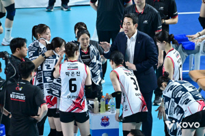 오늘은 0대3 아니다! 꼴찌 정관장, 대충격 7연패 → 한 세트 이겨서 다행.. 5연속 셧아웃 면했다