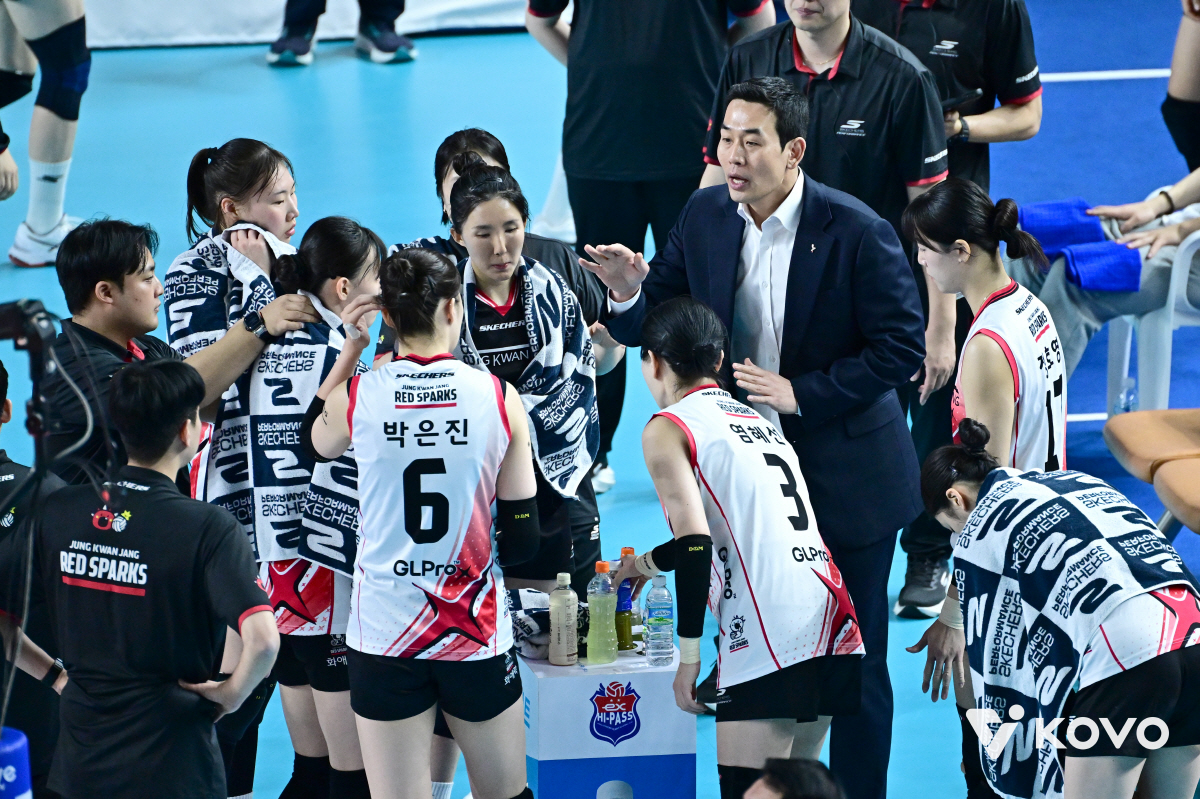 오늘은 0대3 아니다! 꼴찌 정관장, 대충격 7연패 → 한 세트 이겨서 …