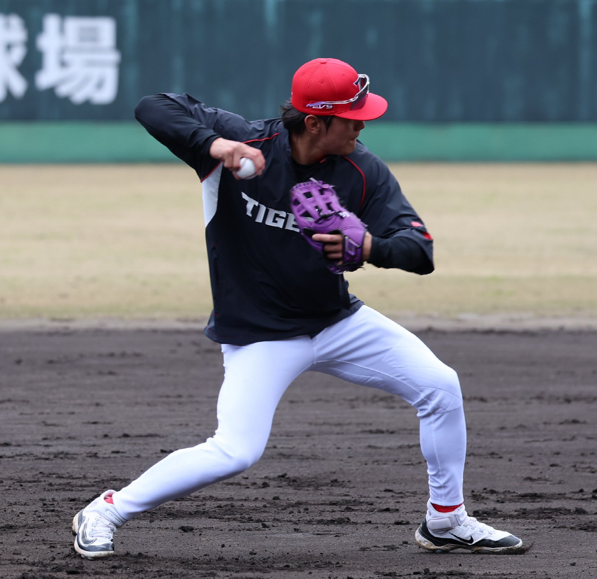 김도영 유격수 변신 시도, 왜 수백억 가치가 달린 일인가...미국 진출 …