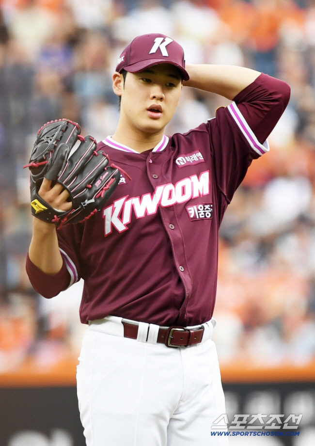 3년 연속 꼴찌 탈출, 이 선수가 터져야 하는데...아직 불펜 피칭도 못…