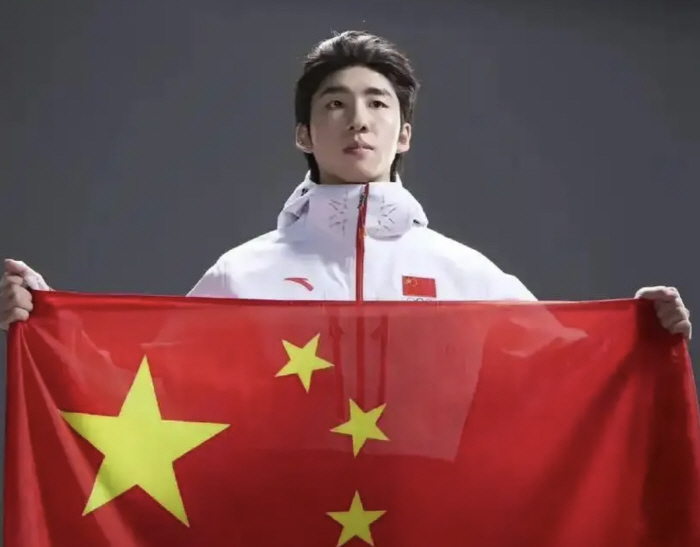 韓 쇼트트랙과 대놓고 전쟁! "中 국가 부르며 대통곡" 韓 등지고 '귀화…