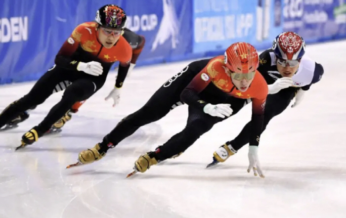 韓 쇼트트랙과 대놓고 전쟁! "中 국가 부르며 대통곡" 韓 등지고 '귀화…