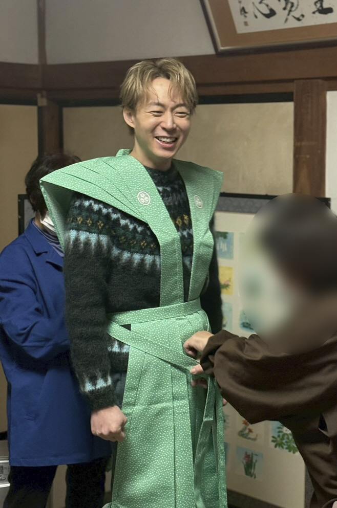 박유천, 일본인 다 됐네...사찰 의식복 입고 포착 "매우 영광"