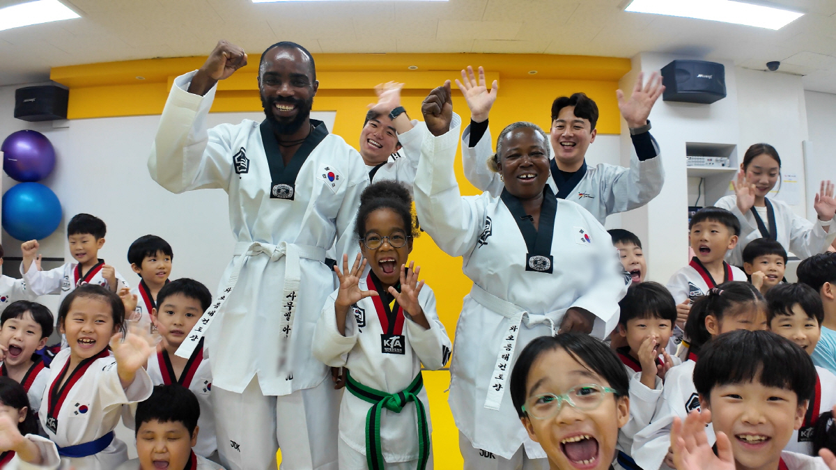 '82세' 선우용여, 미국 손주 보러 직접 날아갔다…딸 손연제와 재회에 …