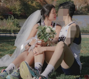 곽선희, 커밍아웃 후 뉴욕 웨딩..동성 연인과 입맞춤까지 '과감'