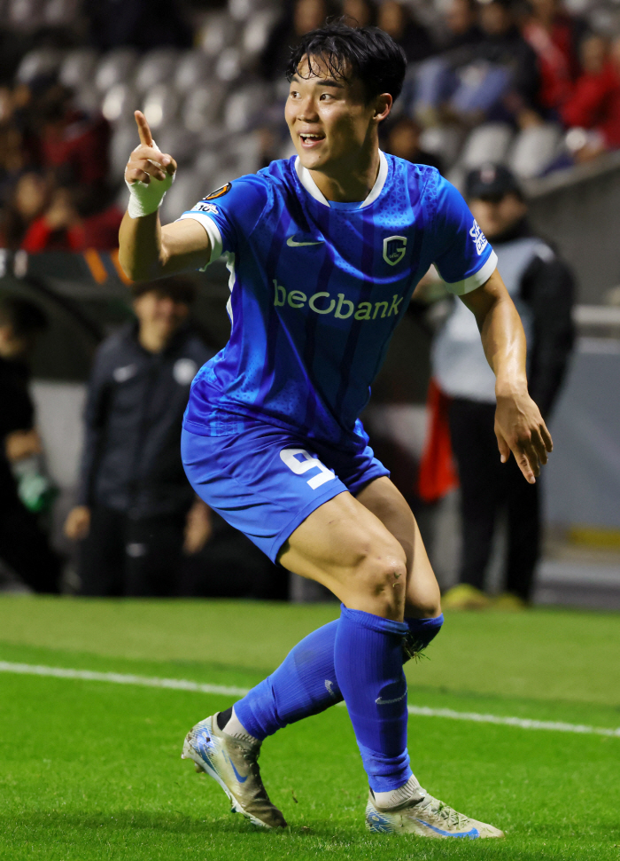 [오피셜]"대한민국 국대 공격수 튀르키예에 진출합니다" 오현규, 명문 베식타시와 공식협상 돌입…이적료 250억 추정