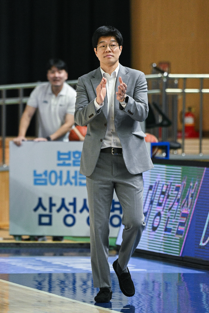 [현장인터뷰] 선두팀 상대로 완승을 거둔 삼성생명 하상윤 감독, "힘에서 밀리지 않았다"