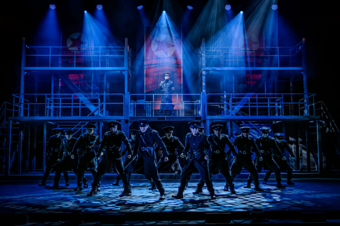 창작뮤지컬 '은밀하게 위대하게' 10주년 기념 공연 개막…대극장 스케일→밀도높은 액션·고난도 퍼포먼스 '감탄' [고재완의 컬처&]