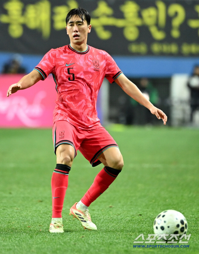 [오피셜] 홍명보호 월드컵 날벼락! 중원 박살났다...박용우 이어 원두재…