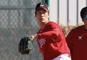 '연봉 14억 → 3억' 도쿄까지 날아가 모셔왔다 