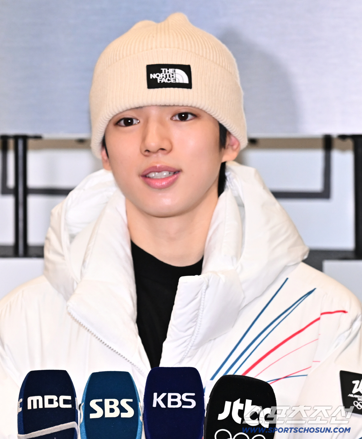 미쳤다! K피겨 인기 이정도였어? '韓 피겨왕자' 차준환 등장에 현지팬들…