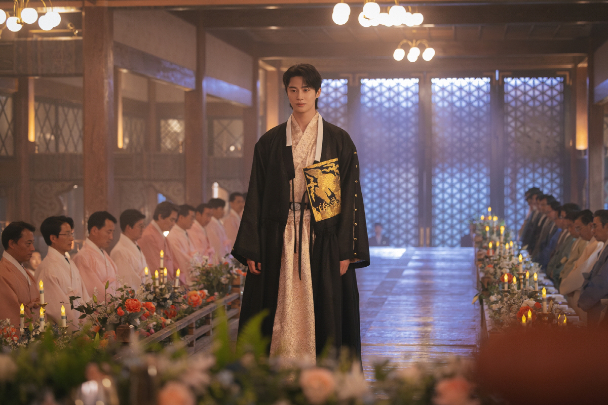 '대한민국이 사랑하는 남자'의 등장..변우석, '21세기 대군부인'으로 …