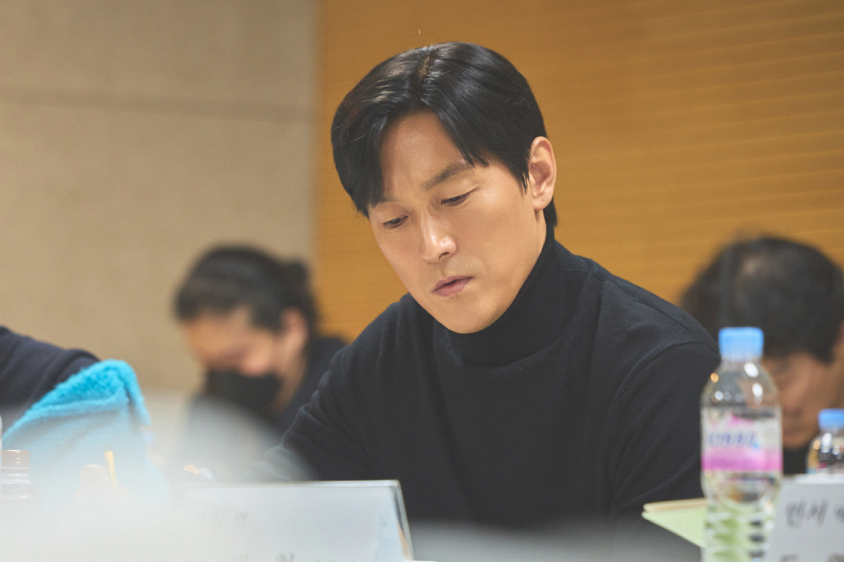 [공식] ‘오겜’ 황동혁 손잡은 김혜수…쿠팡플레이 ‘지금 불륜이 문제가 …