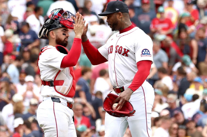 감히 식민지 출신이 우리 국기를 달아? 입구컷! → 쿠바 미사일, 英국대 신청 거부당했다