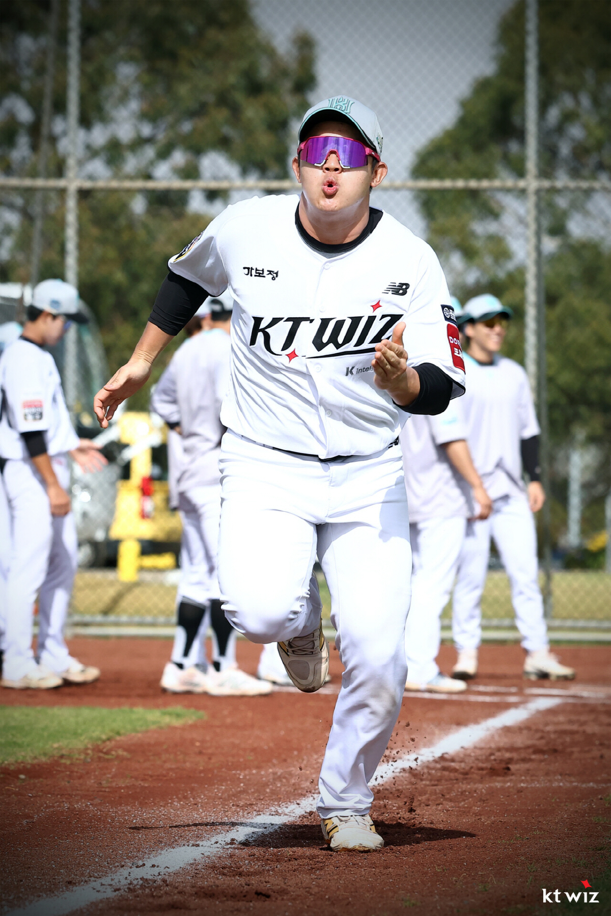 '타자→투수→타자' 방황은 끝났다. 제2의 안현민 나야나!…고향으로 돌아…