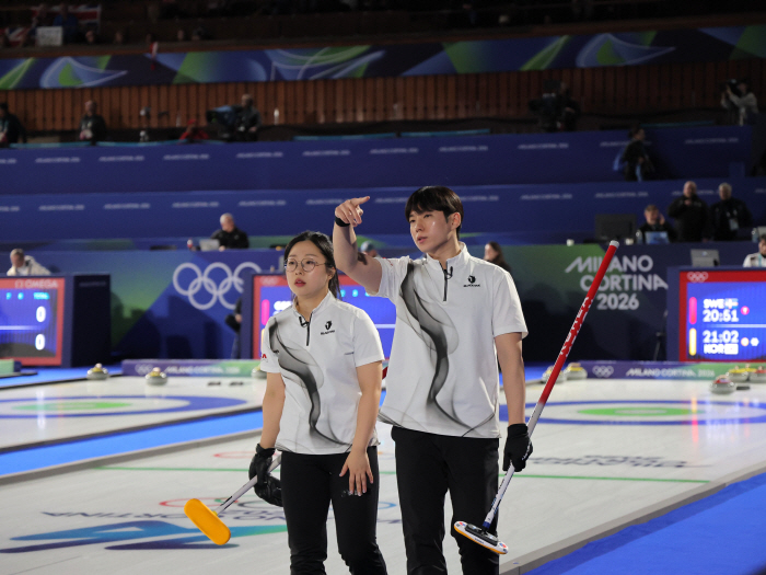 이럴 수가! 컬링 믹스더블 경기장 정전 '대망신'…한국, 스웨덴→이탈리아 2연패 덜미! 4강행 빨간불