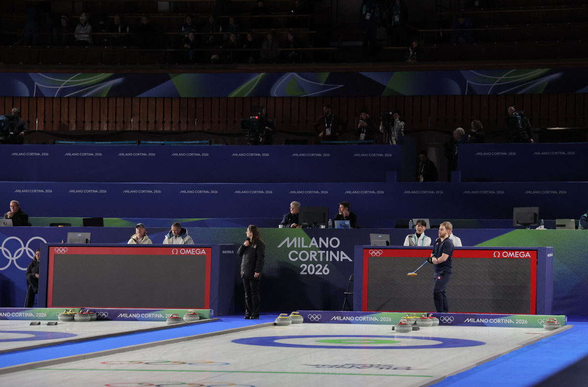 이럴 수가! 컬링 믹스더블 경기장 정전 '대망신'…한국, 스웨덴→이탈리아…