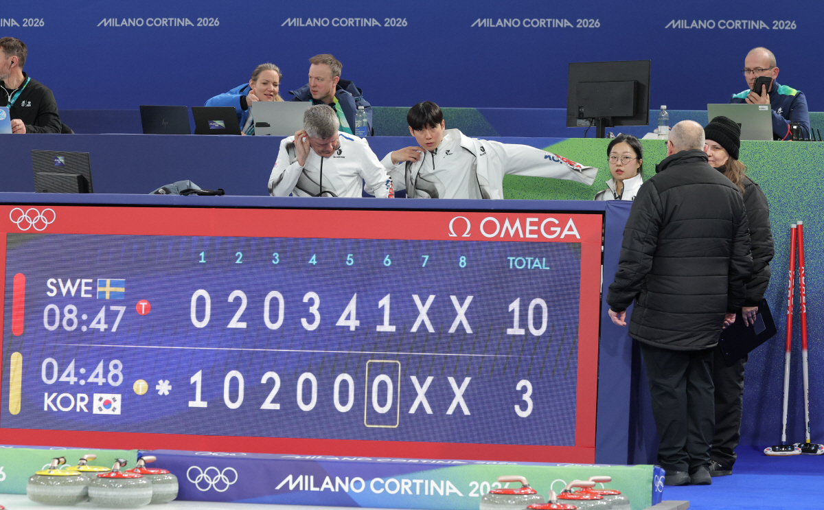 '충격, 정전에 판정논란의 희생양'이 된 한국 컬링 믹스더블, 두 엔드 …