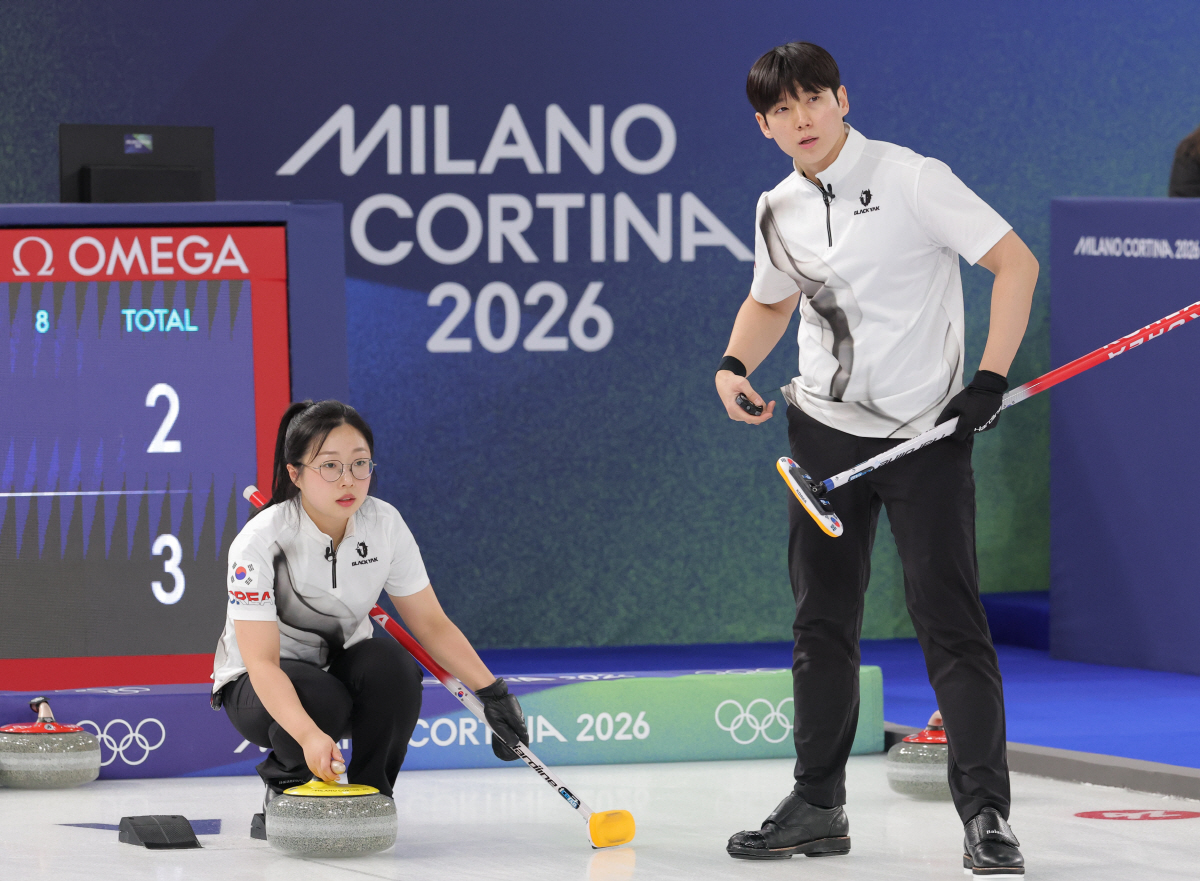 '충격, 정전에 판정논란의 희생양'이 된 한국 컬링 믹스더블, 두 엔드 …