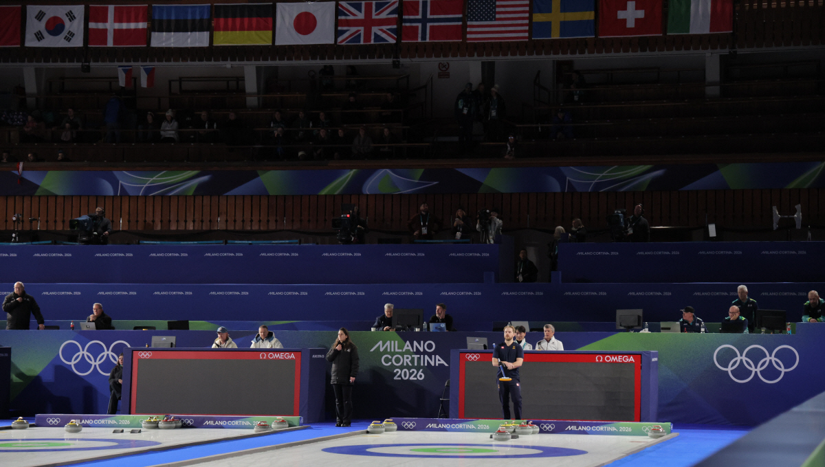 '충격, 정전에 판정논란의 희생양'이 된 한국 컬링 믹스더블, 두 엔드 …