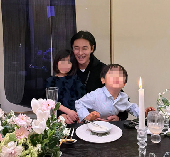 주지훈, 선우은숙 아들 집서 포착..아이들 안고 미소 '반전 매력'