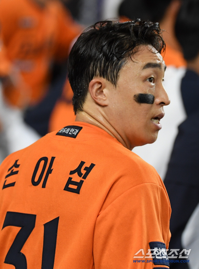 '사트 원한 팀은 있었다' 굴욕적인 1억 단년 계약…'역대 1위' 손아섭…