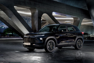 쉐보레, 한층 더 짙어진 트레일블레이저 '미드나잇 블랙 에디션' 출시! 시승 이벤트 및 '필 더 블랙' 러닝 챌린지 진행