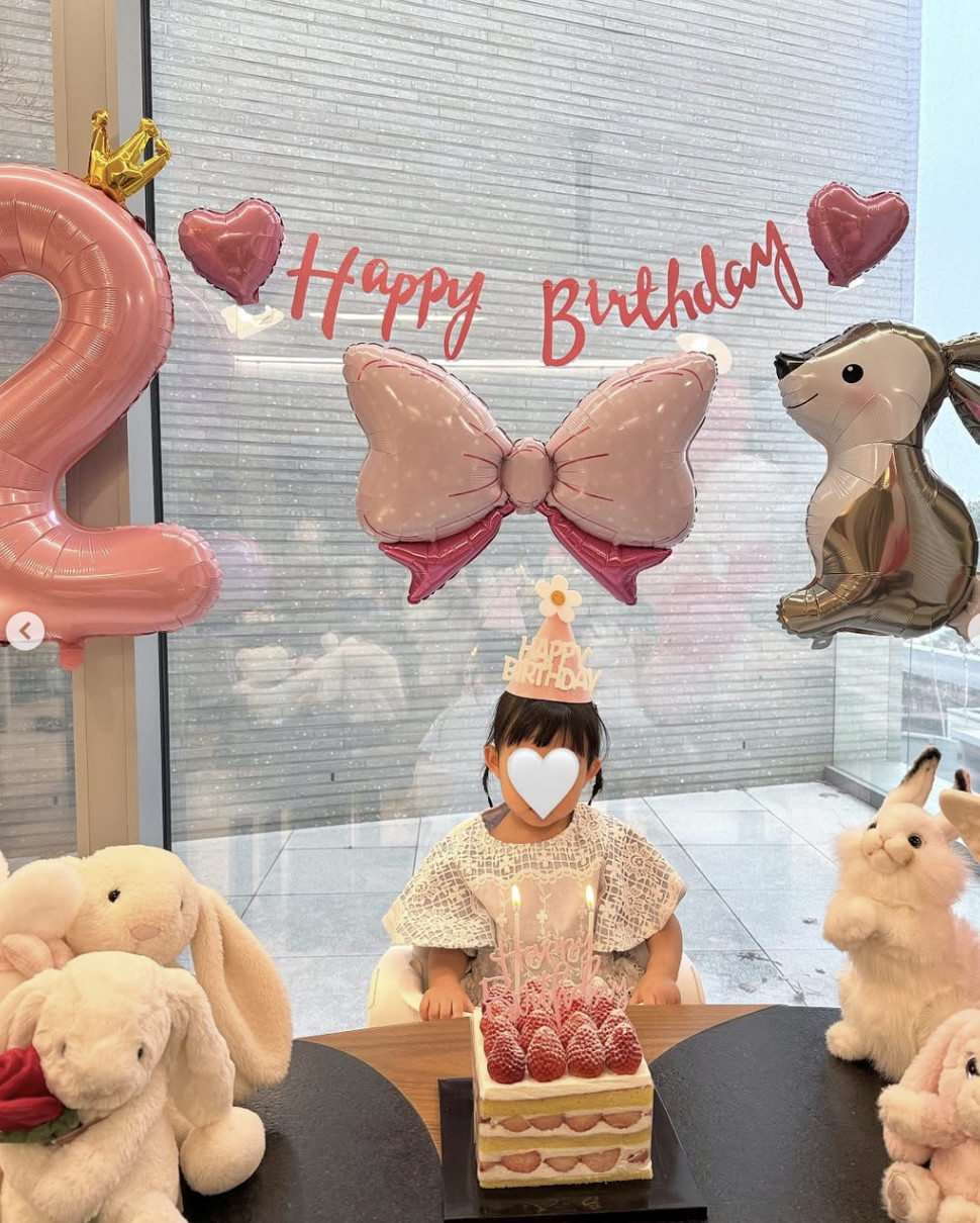 이승기♥이다인 딸, 1년만 얼굴 공개…'초호화 생일파티'에 신난 공주님