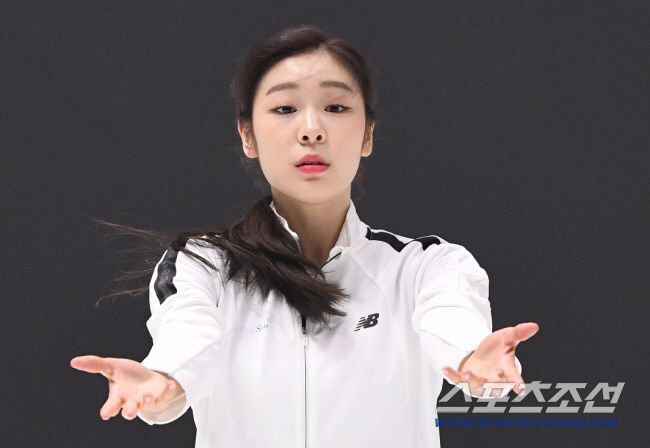 [밀라노 현장]"소트니코바는 어딨는데?" 김연아 찬양글에 '악몽 소환'.…