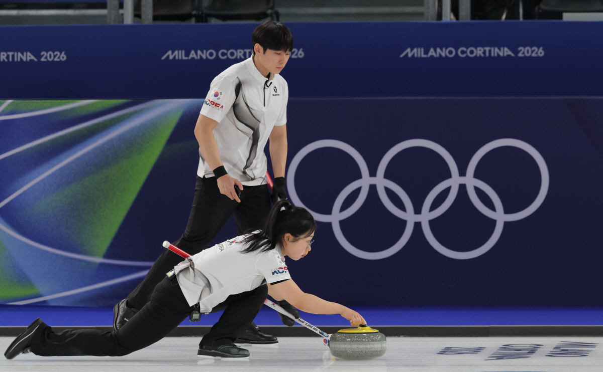 [밀라노 LIVE]'이러다 전패할수도' 韓 김선영-정영석 컬링 믹스더블 …